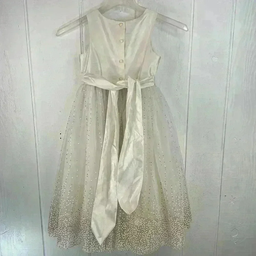 David’s Bridal Girls Size 7 Sleeveless Formal Cream button in back Dress w/Bow